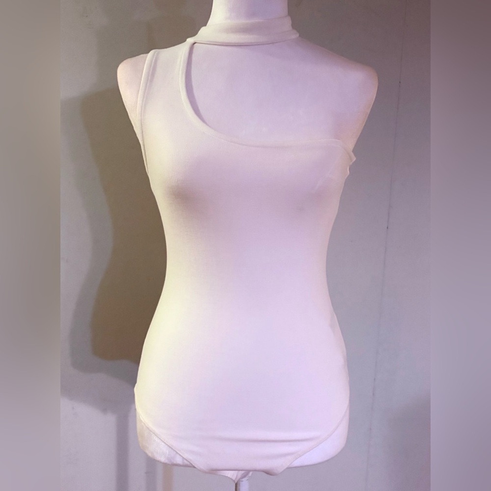 NWT, Glam Ivory One Shoulder Bodysuit with Choker Collar, Size S
